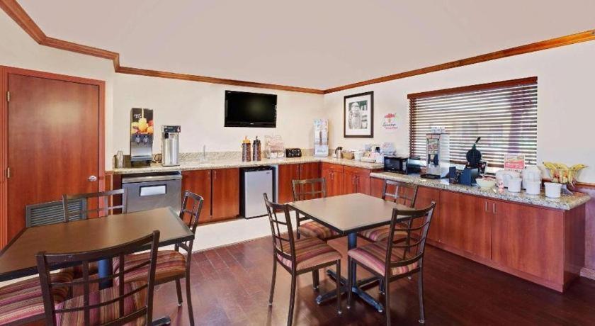Motel Super 8 By Wyndham Corpus Christi Northwest Esterno foto